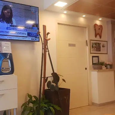 עבודה של הילה, רופא שיניים (6)