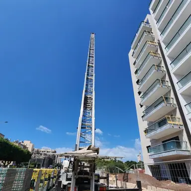 עבודה של גבי, מפעיל מנוף (3)