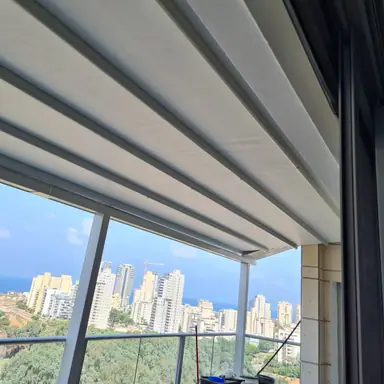 עבודה של בן, מתקין סוככים (23)