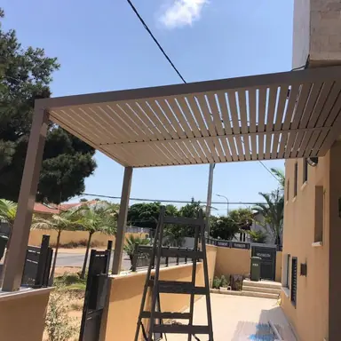 עבודה של אביאל, מתקין תריסים (17)