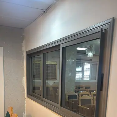 עבודה של שחר, סגירת מרפסת זכוכית (18)