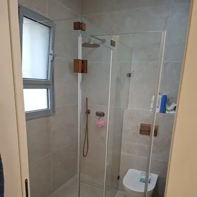 עבודה של יואל, מתקין מקלחונים (16)