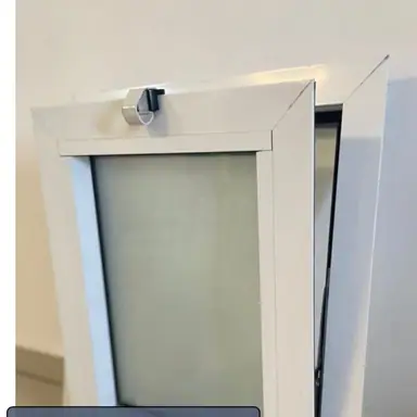 עבודה של שחר, סגירת מרפסת זכוכית (12)