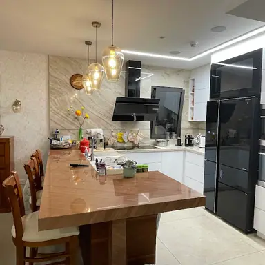 עבודה של יהודה, קבלן שיש (5)