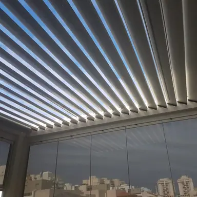 עבודה של שי, סגירת מרפסת זכוכית (22)