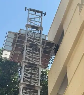 עבודה של גלה, מפעיל מנוף (1)