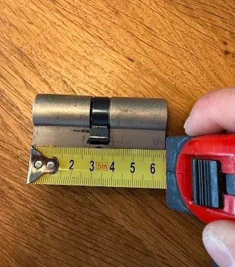 עבודה של דני, מנעולן (2)