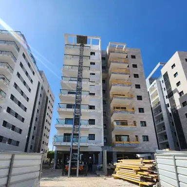 עבודה של גבי, מפעיל מנוף (5)