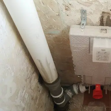 עבודה של רומן, אינסטלטור (1)