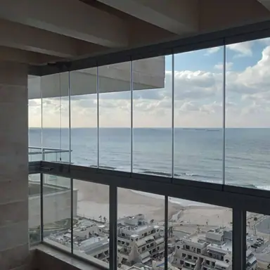 עבודה של דניאל, סגירת מרפסת זכוכית (11)