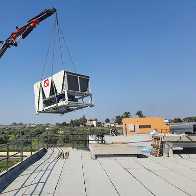 עבודה של קובי, טכנאי מזגנים (2)