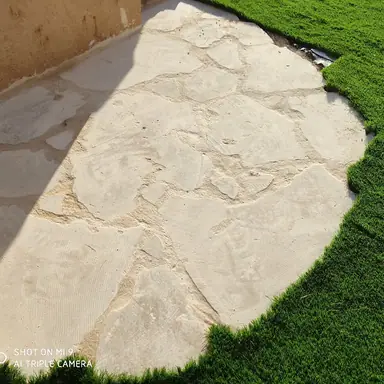 עבודה של בן, מתקין דשא סינטטי (5)