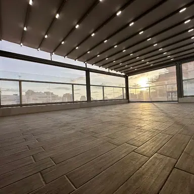 עבודה של איציק, מתקין סוככים (2)