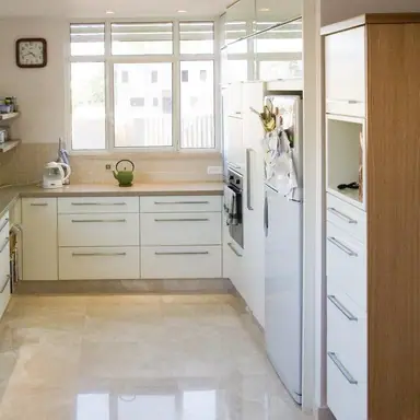 עבודה של איריס, מתווך (4)