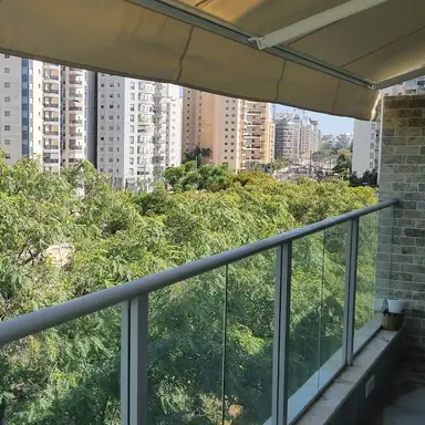 עבודה של בן, מתקין סוככים (14)