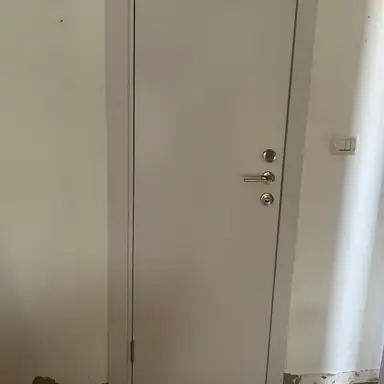 עבודה של גל, מתקין דלתות (9)