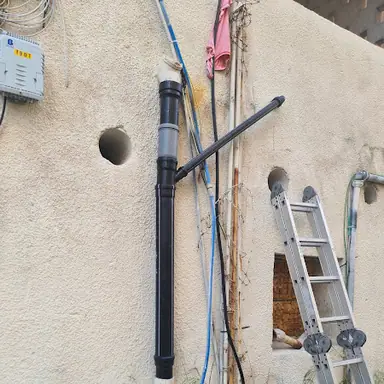עבודה של אלי, אינסטלטור (1)
