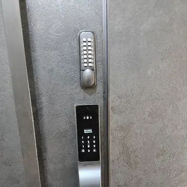 עבודה של שמעון, מנעולן (1)