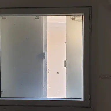 עבודה של ולדי, מתקין תריסים (5)