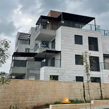 פרגולת אלומיניום, פרגולה תלויה וקירוי מרפסת – מעבודות ליאור, מתקין פרגולות אלומיניום (1)