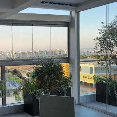 עבודה של שי, סגירת מרפסת זכוכית (2)