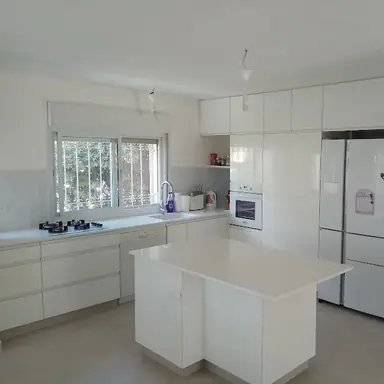 עבודה של מומי, נגר (2)