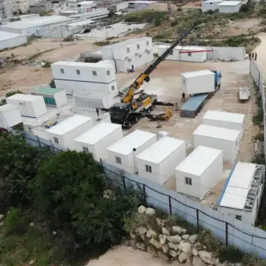 מכולה / מבנה ממכולה, חזית חיצונית והובלה והצבה – מעבודות שי, מבנים יבילים (17)