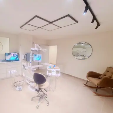 עבודה של עלוש, רופא שיניים (2)