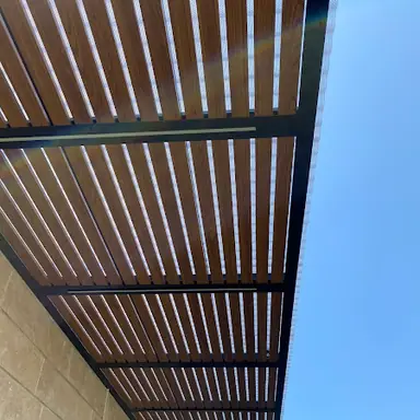 עבודה של ישראל, סגירת מרפסת זכוכית (2)