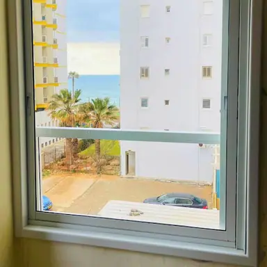 עבודה של כפיר, סגירת מרפסת זכוכית (1)