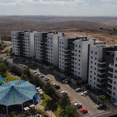 עבודה של יוסי, מתווך (3)
