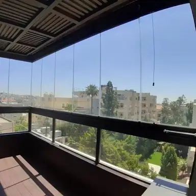 עבודה של ארז, סגירת מרפסת זכוכית (1)