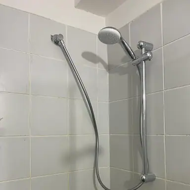 עבודה של אלי, אינסטלטור (2)
