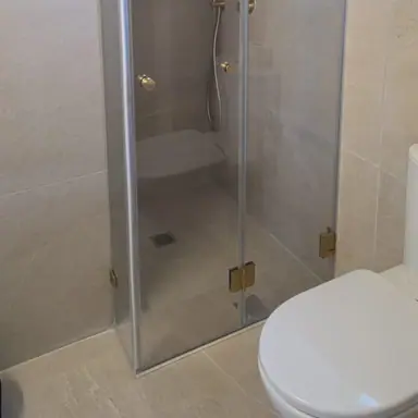 עבודה של יואל, מתקין מקלחונים (9)