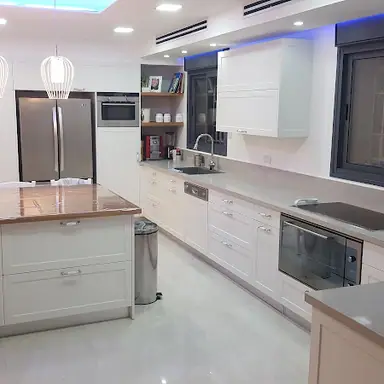 עבודה של שני, חברת מטבחים (2)
