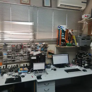 עבודה של אייל, טכנאי מחשבים (3)