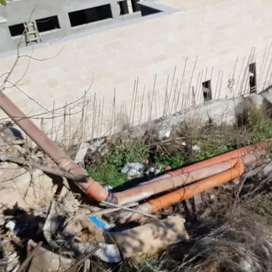 עבודה של משה, אינסטלטור (6)