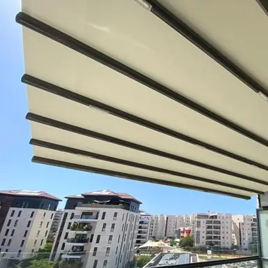 עבודה של בן, מתקין סוככים (19)