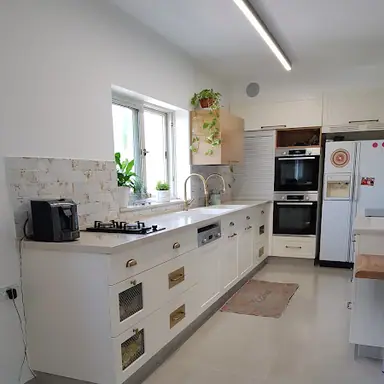 עבודה של אריאל, נגר למטבחים (3)
