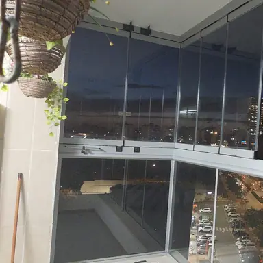 עבודה של אלון, סגירת מרפסת זכוכית (15)