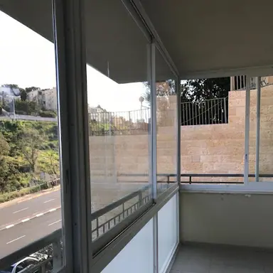 עבודה של משה, קבלן אלומיניום (1)