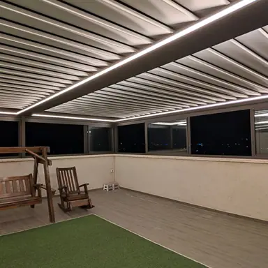 פרגולת אלומיניום, פרגולה עם סנפירים / תריס חשמלי ופרגולה על הגג – מעבודות חיים, מתקין פרגולות אלומיניום (2)