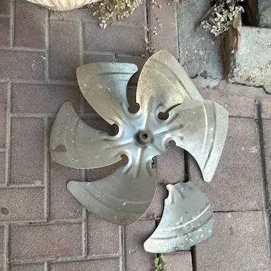 עבודה של דני, טכנאי מזגנים (2)
