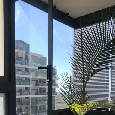 עבודה של ספרטק, סגירת מרפסת זכוכית (23)