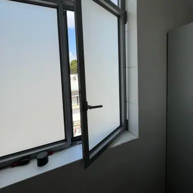 עבודה של חיים, סגירת מרפסת זכוכית (6)
