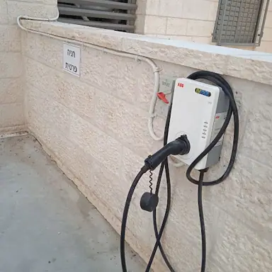 עבודה של שגיב, חשמלאי (1)
