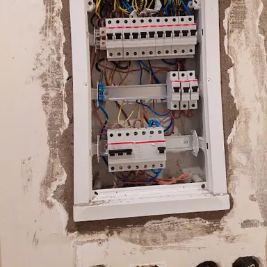 עבודה של גנאדי, חשמלאי (1)