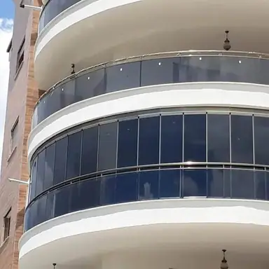 עבודה של ארז, סגירת מרפסת זכוכית (9)