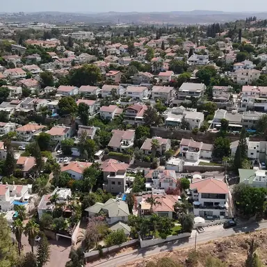 עבודה של יוסי, מתווך (2)