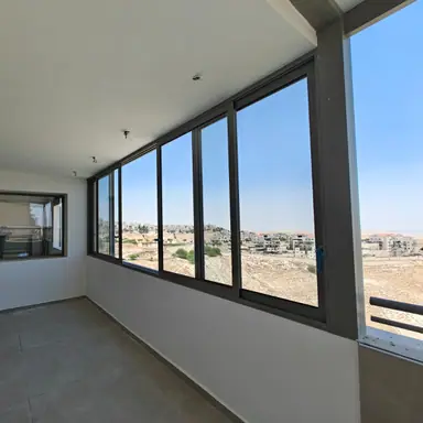 עבודה של איציק, מתקין תריסים (6)